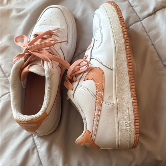 Nike Sneakers White and Peach - Picture 6 of 12